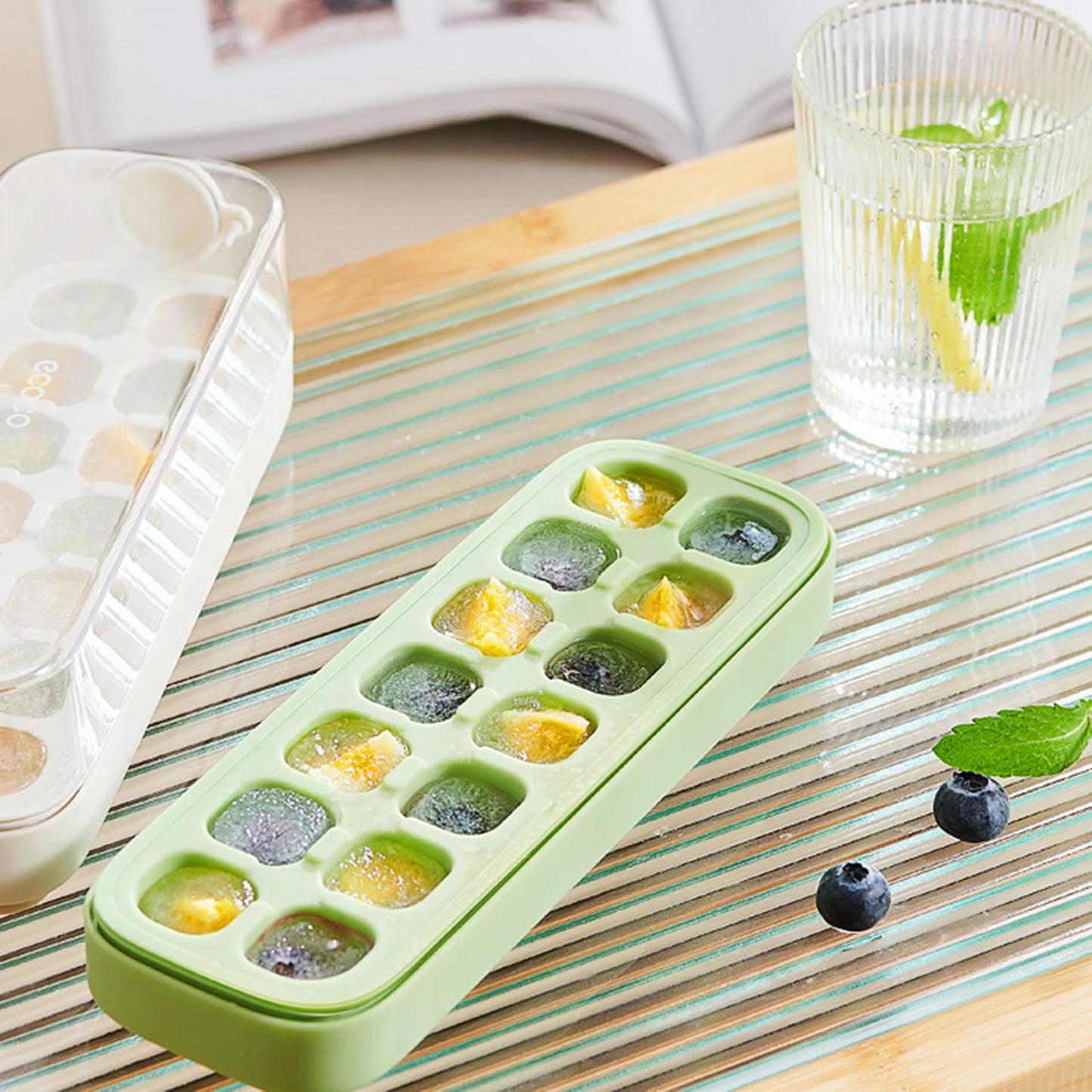 Quick Release Ice Tray Maker