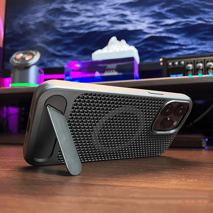 Mesh Cooling Magnetic Case: Built-in Stand