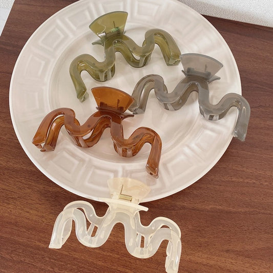 Oversized Wave Hair Clip Claw