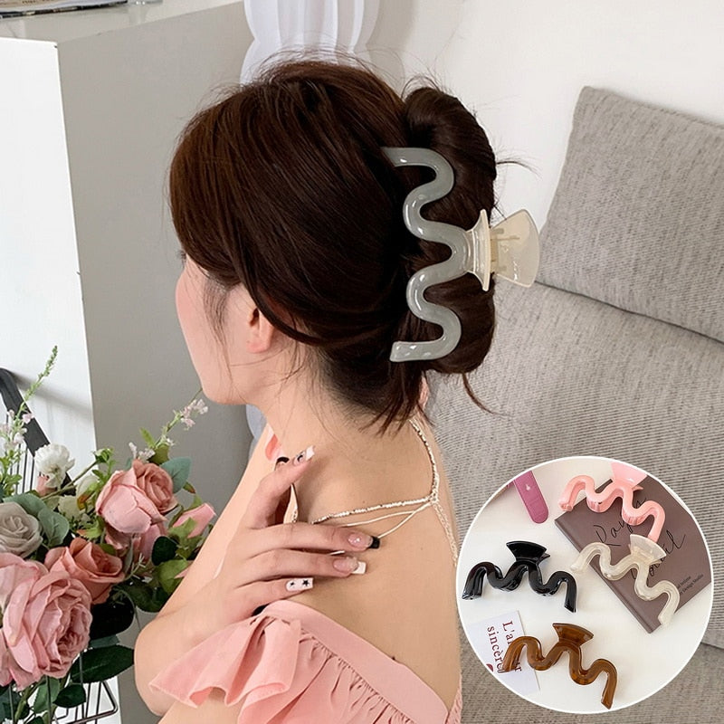 Oversized Wave Hair Clip Claw
