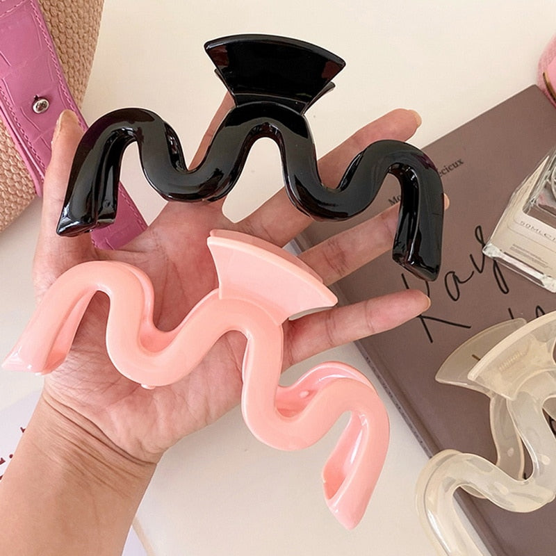 Oversized Wave Hair Clip Claw